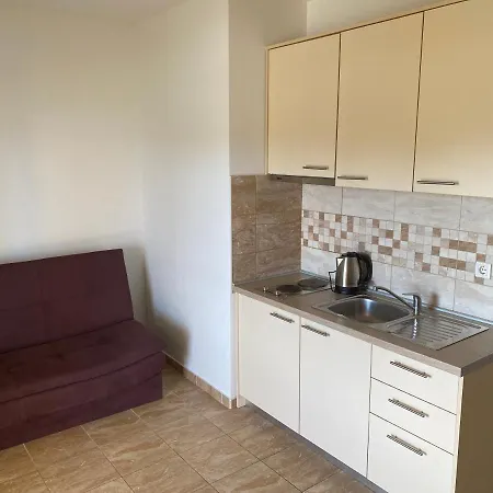 Mladenka 20m From Marina! Апартаменты Сукошан