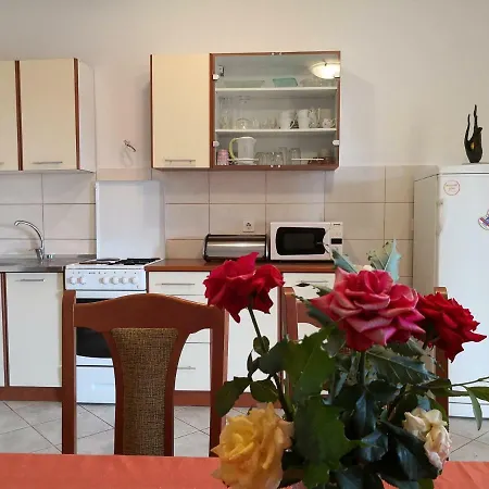Апартаменты Mladenka 20m From Marina! Сукошан