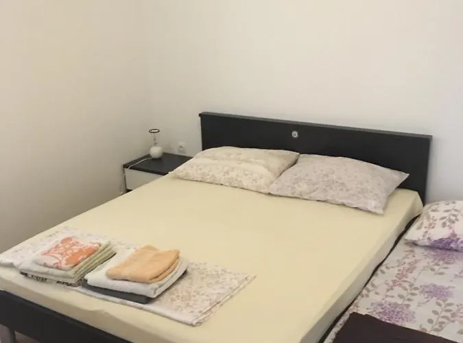 Apartment Mladenka 20m From Marina! Sukosan