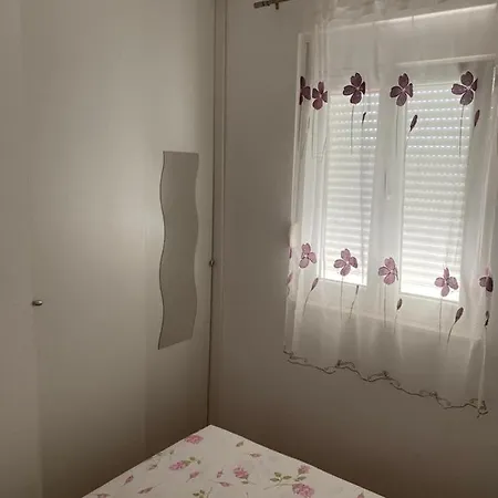 Mladenka 20m From Marina! アパート