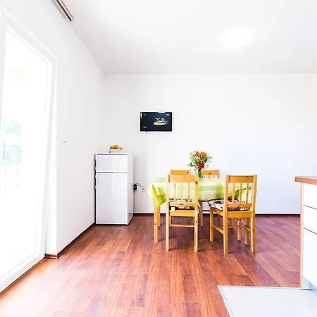 Mladenka 20m From Marina! Apartamento Sukošan