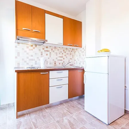 Apartment Mladenka 20m From Marina!
