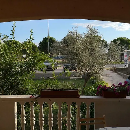 Mladenka 20m From Marina! Apartman