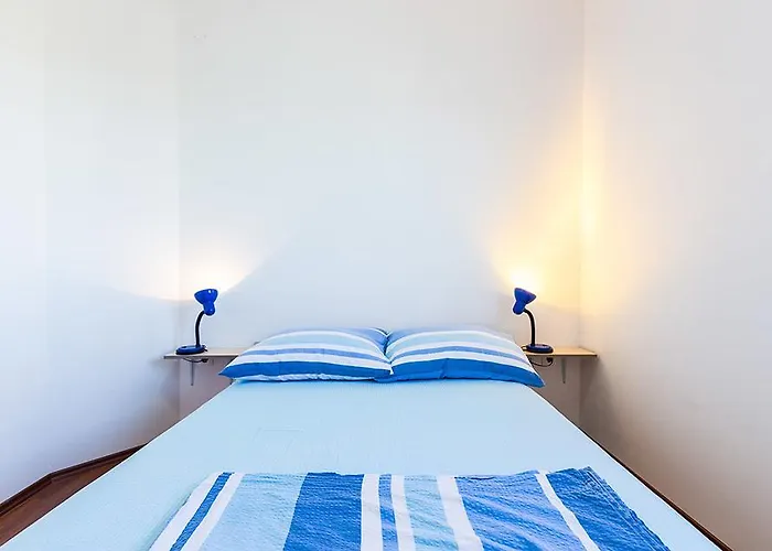 Mladenka 20m From Marina! Apartman