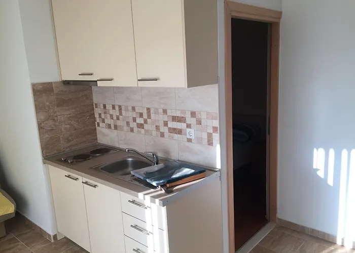 Mladenka 20m From Marina! Apartman
